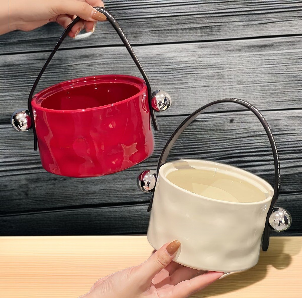 다용도 접시로 과일과 간식 함께 담기