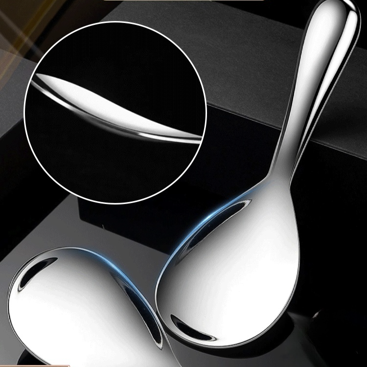 厚手のステンレス製スプーン