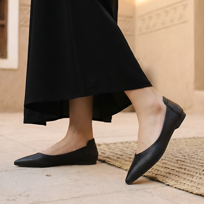 حذاء نسائي بكعب منخفض ومقدمة مدببة وساق منخفضة