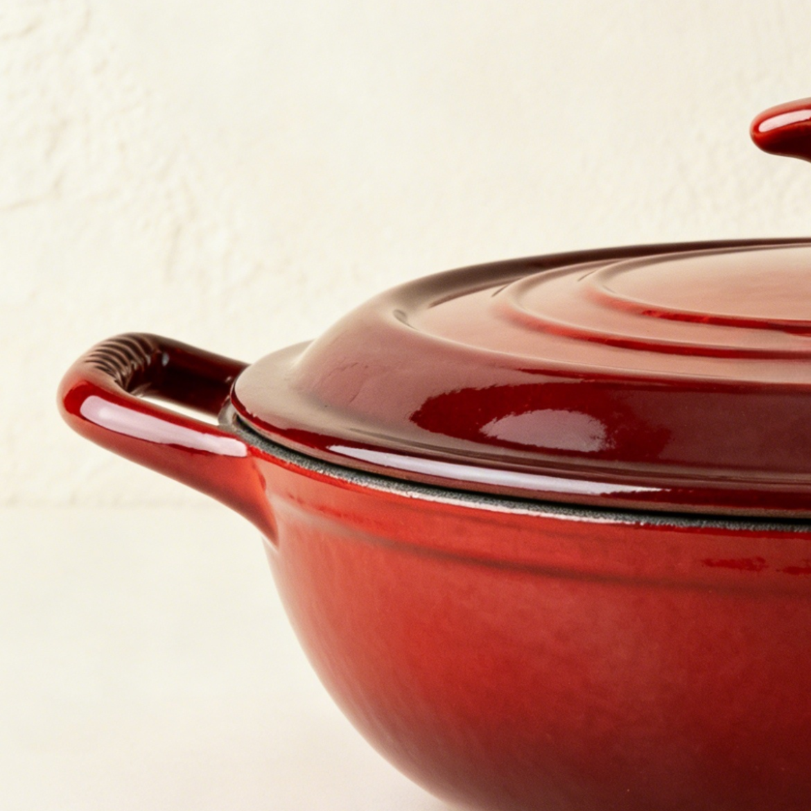 หม้อเหล็กหล่อเคลือบสีแดง