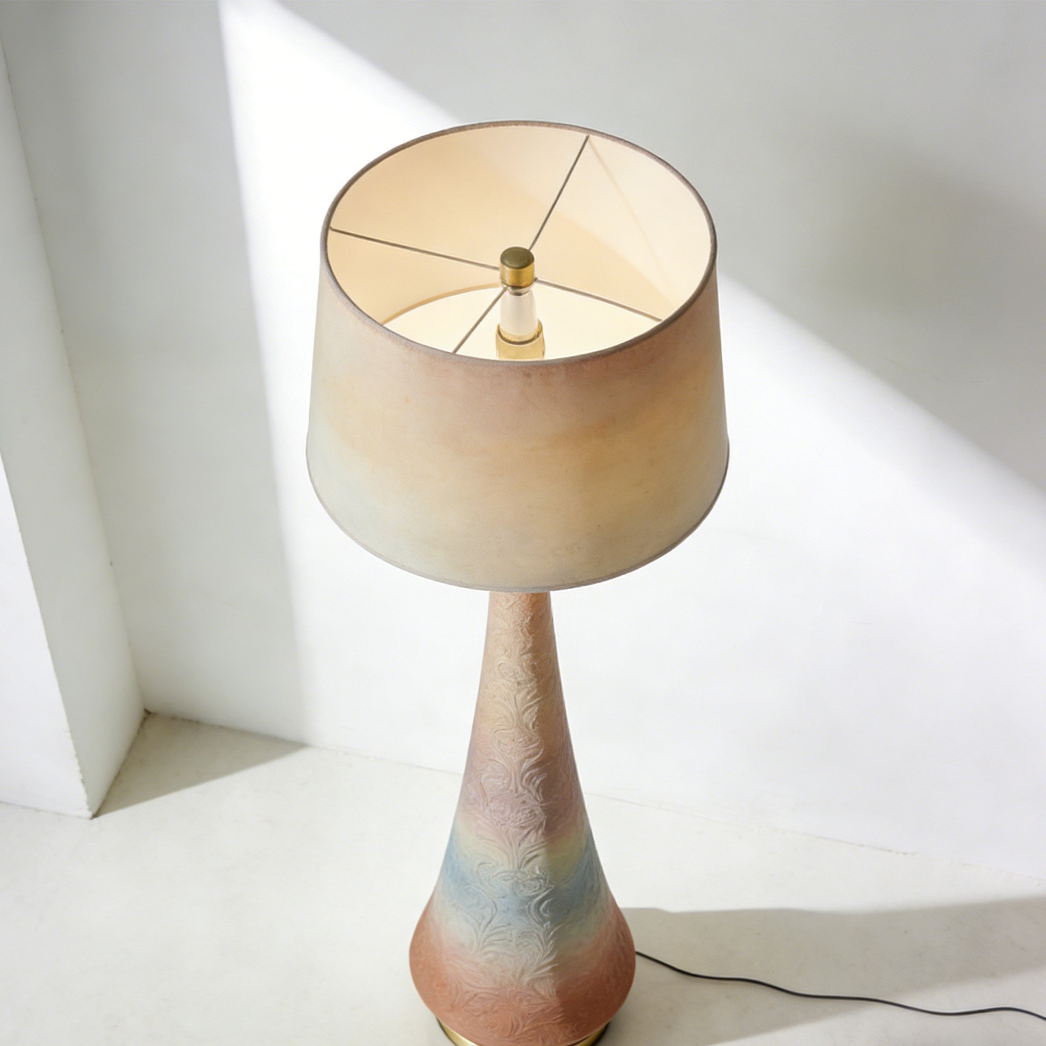 Lámpara de pie moderna y minimalista para sala de estar