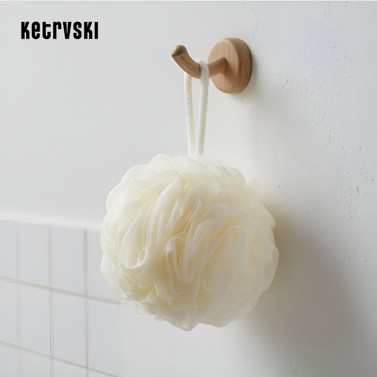 욕실 청소에 사용되는 베이지색 세척볼