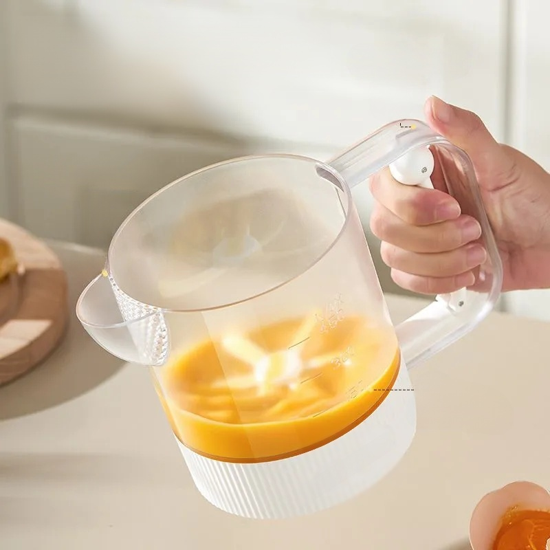 Semi-automatic egg beater