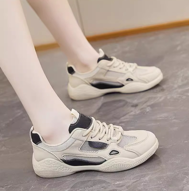 أحذية نسائية للرياضة والمشي