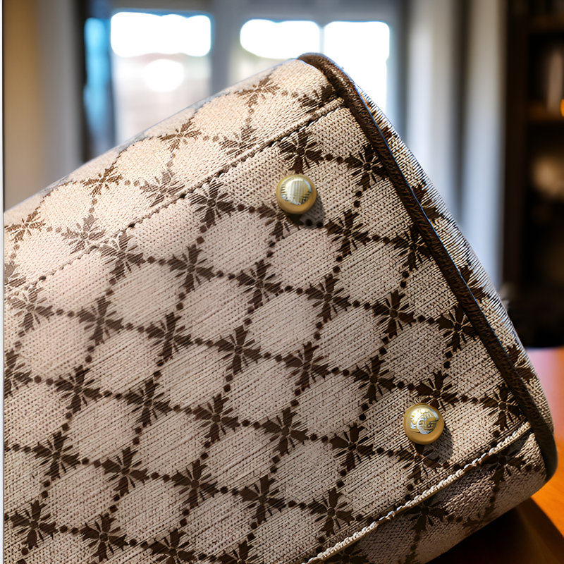 حقيبة يد نسائية خفيفة وعملية بحجم كبير