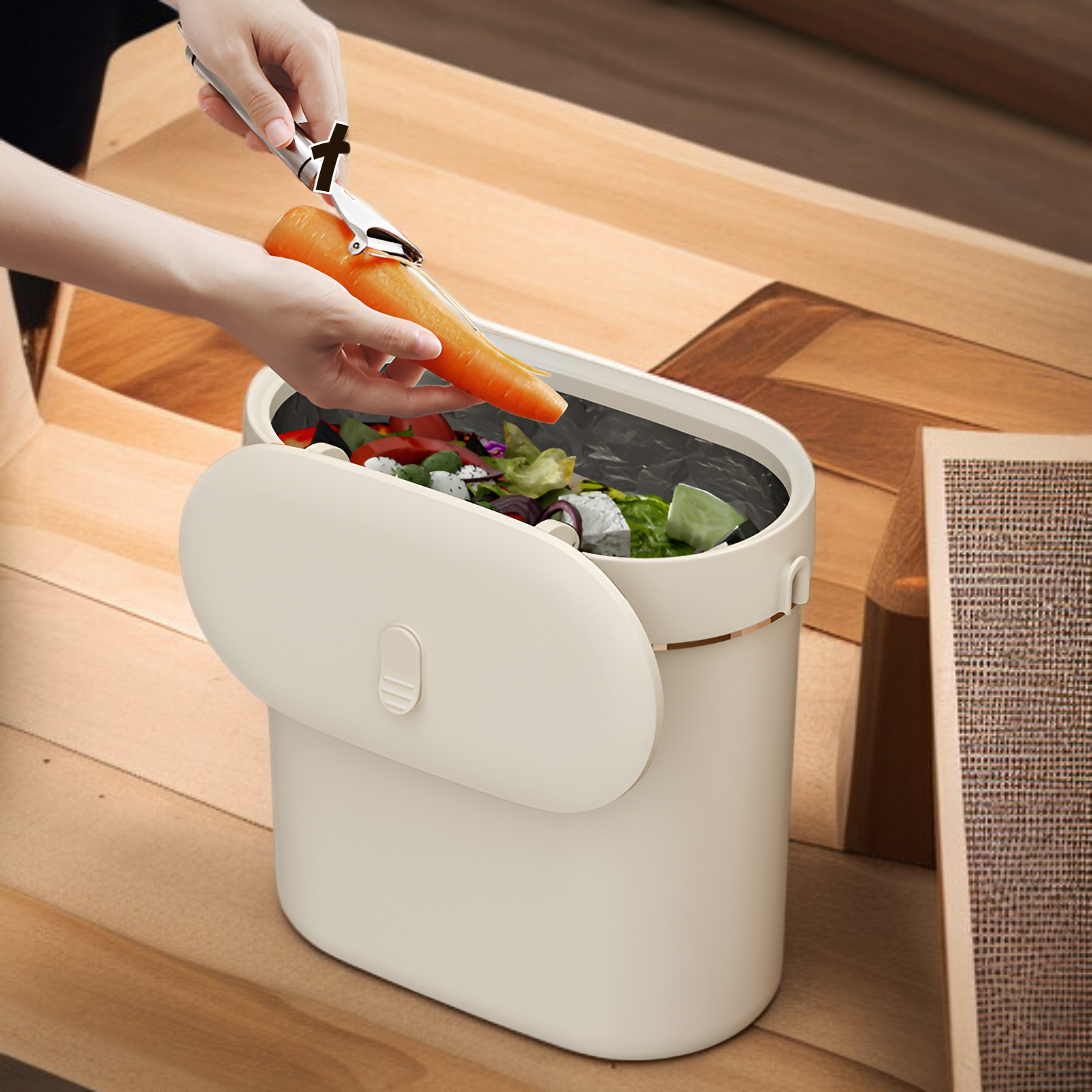 Papelera multifuncional de pared instalada en cocina