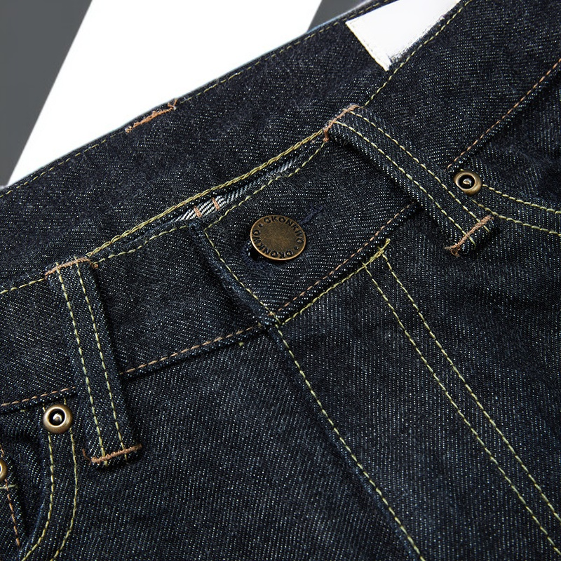 さまざまなカラー展開のスキニージーンズ