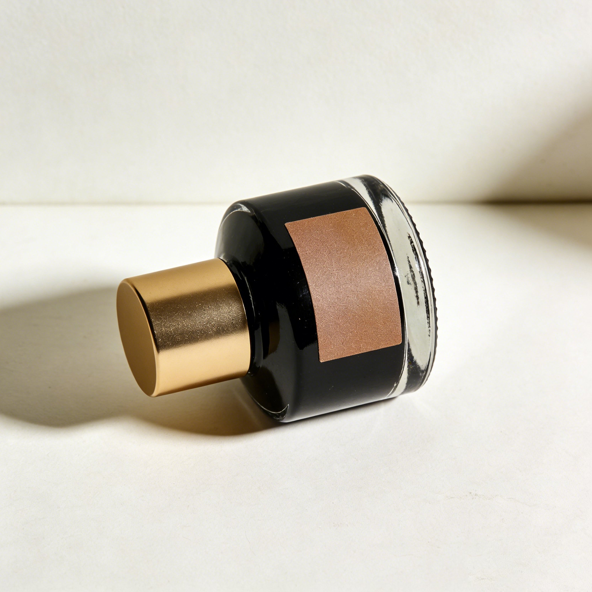 鮮やかなカラーの万年筆インクボトル3本