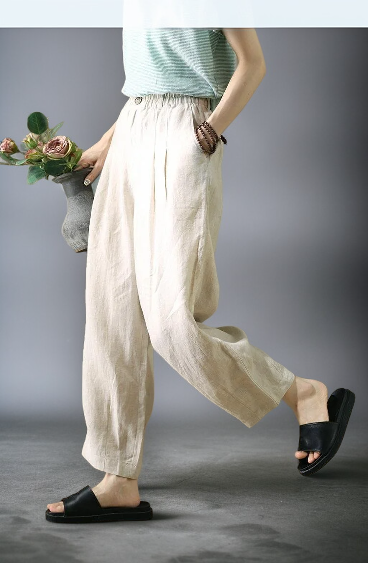 ゆったりシルエットのレディースパンツ