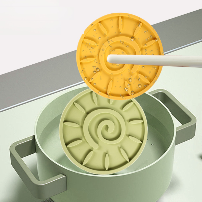 Silicone thermal insulation mat and dining mat