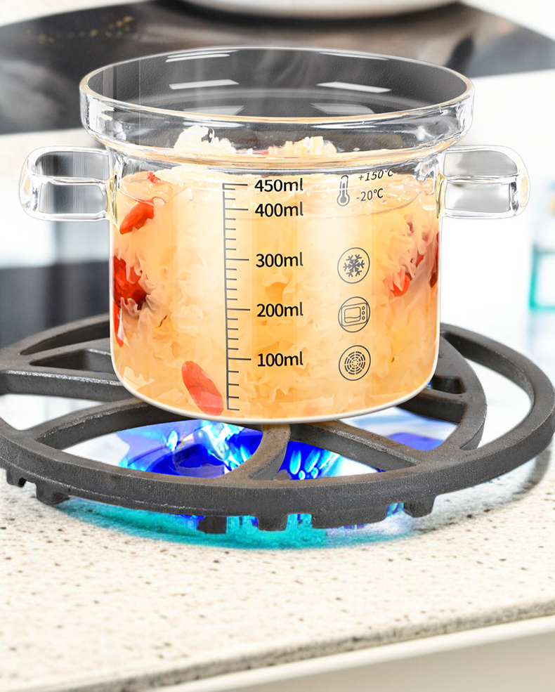 Olla de cocina transparente con alimentos en cocción