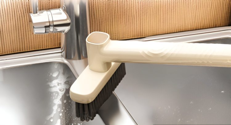 持ちやすいデザインの風呂床ブラシ
