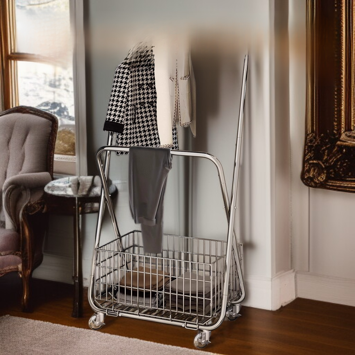 두꺼운 금속 릴 프레임이 있는 옷걸이