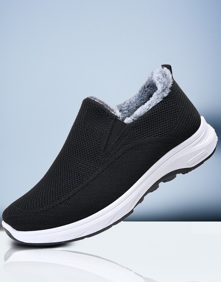 スタイリッシュな冬用男性靴の着用イメージ