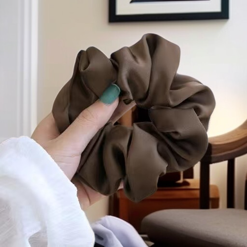  Scrunchie z szyfonu i jedwabiu Chachami 4P – elegancka opaska do włosów