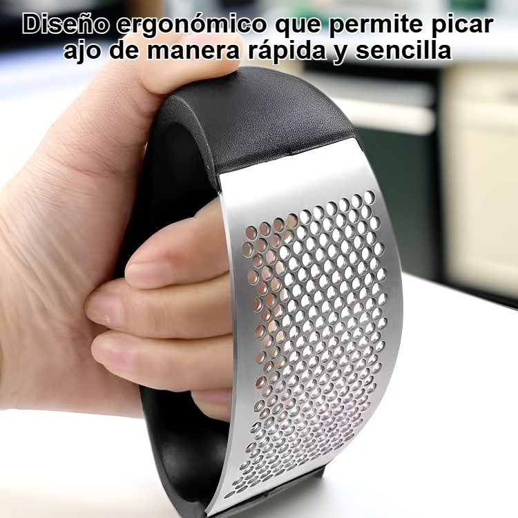 Herramienta casera para picar ajo