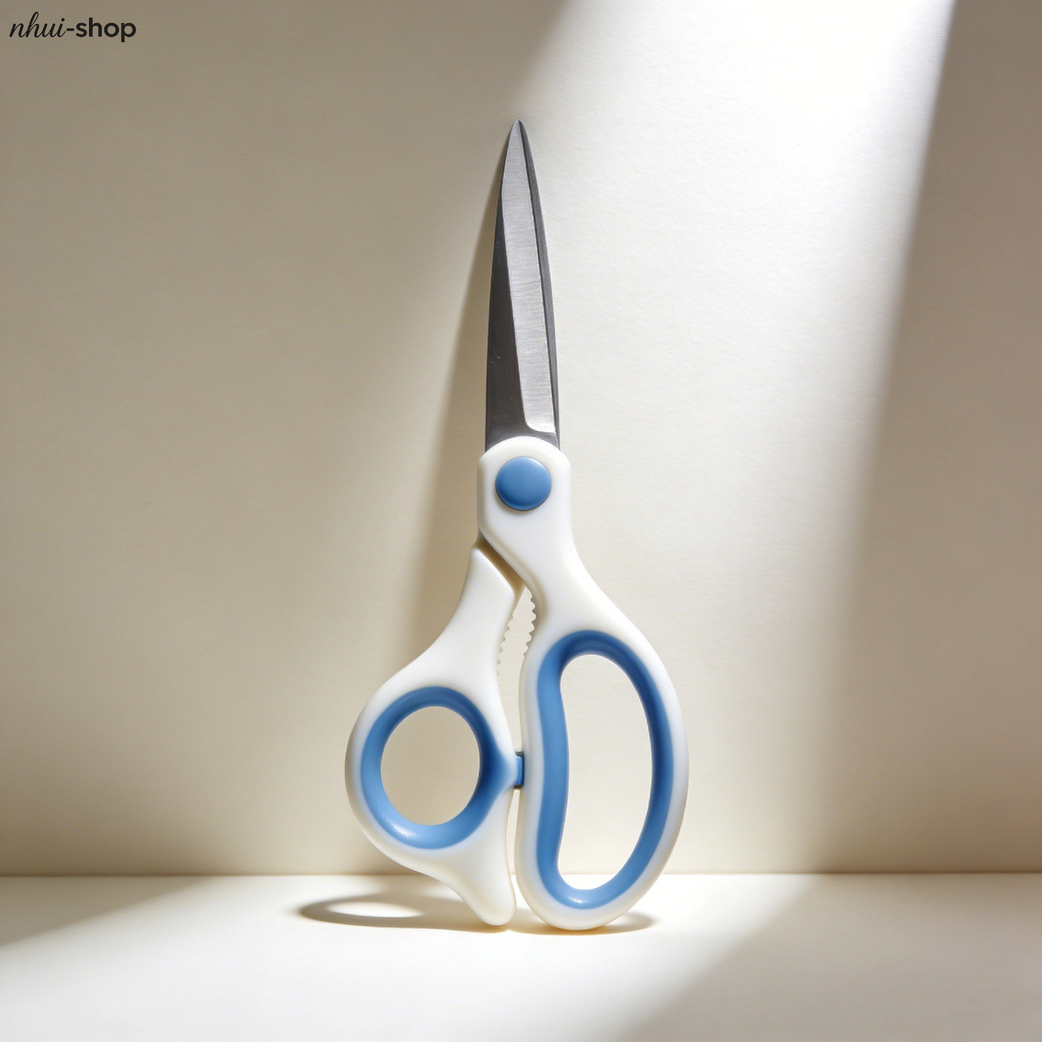 高品質不鏽鋼裁縫剪刀正面展示