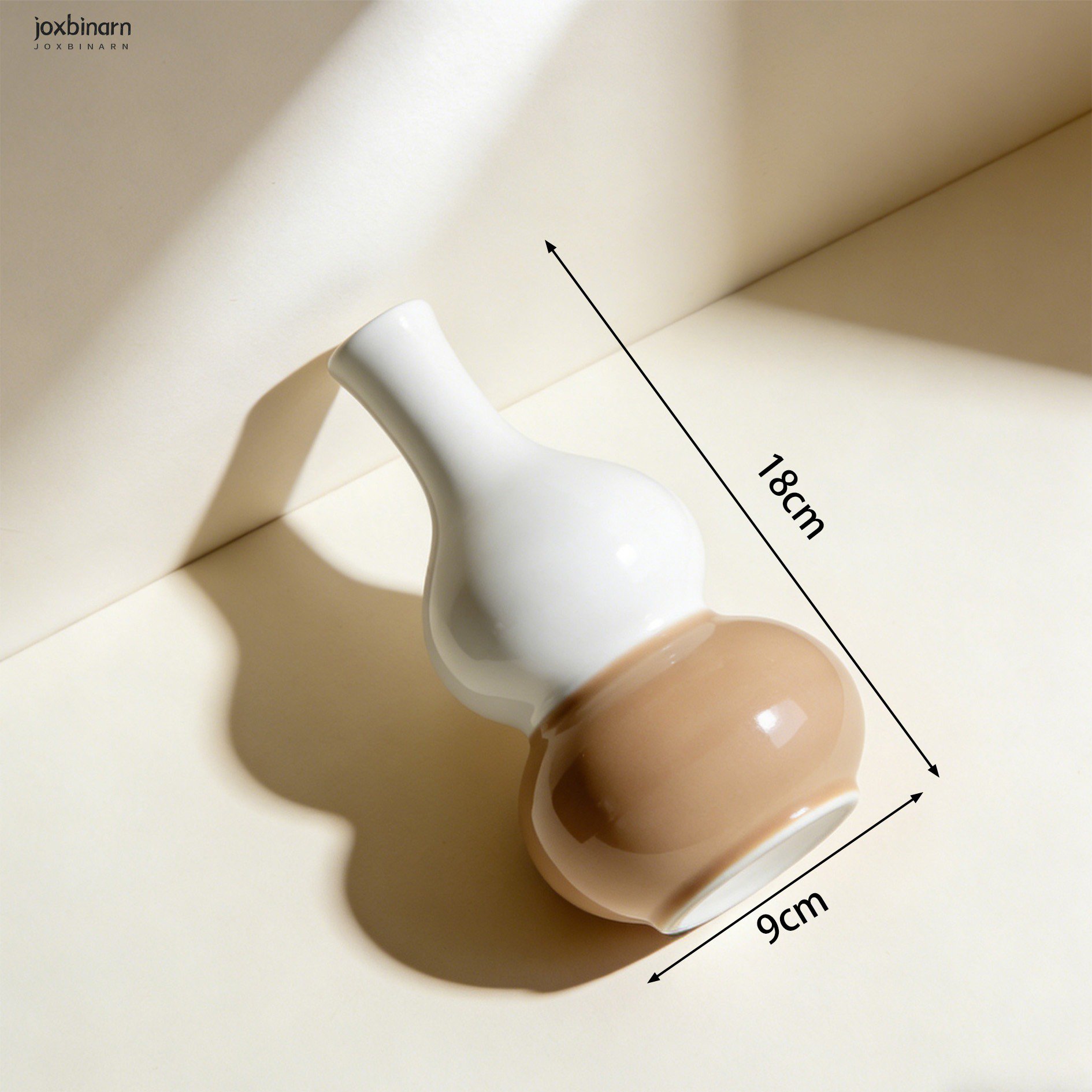 リビングに置かれた小型花瓶3個セット