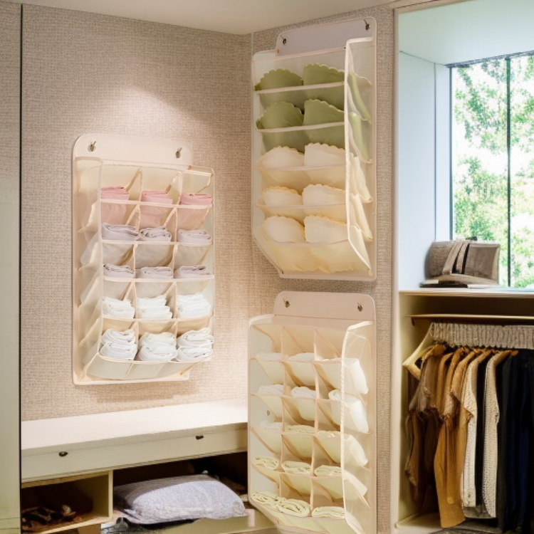 ワードローブに簡単取り付け収納ラック