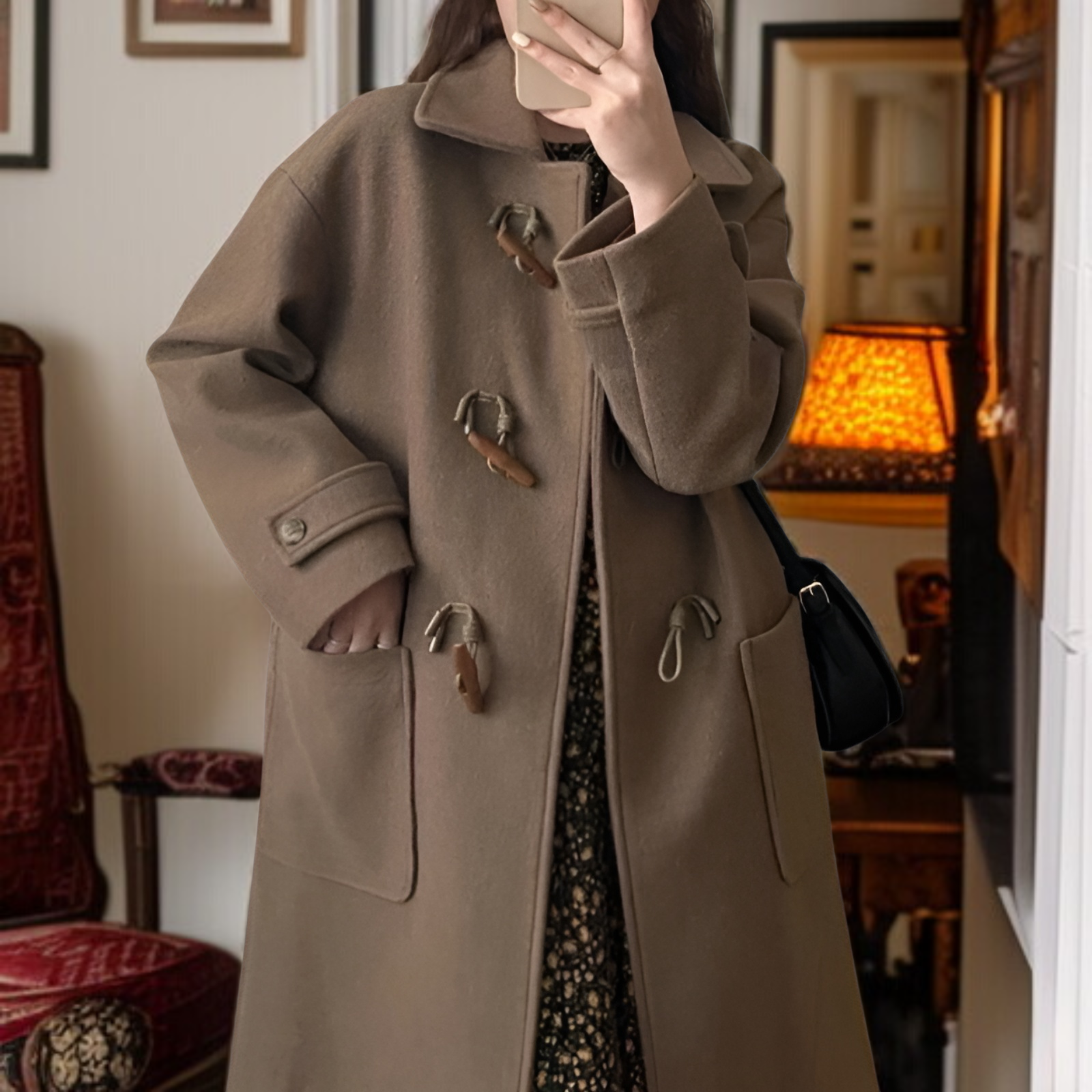 코너 버튼이있는 일본식 모직 코트