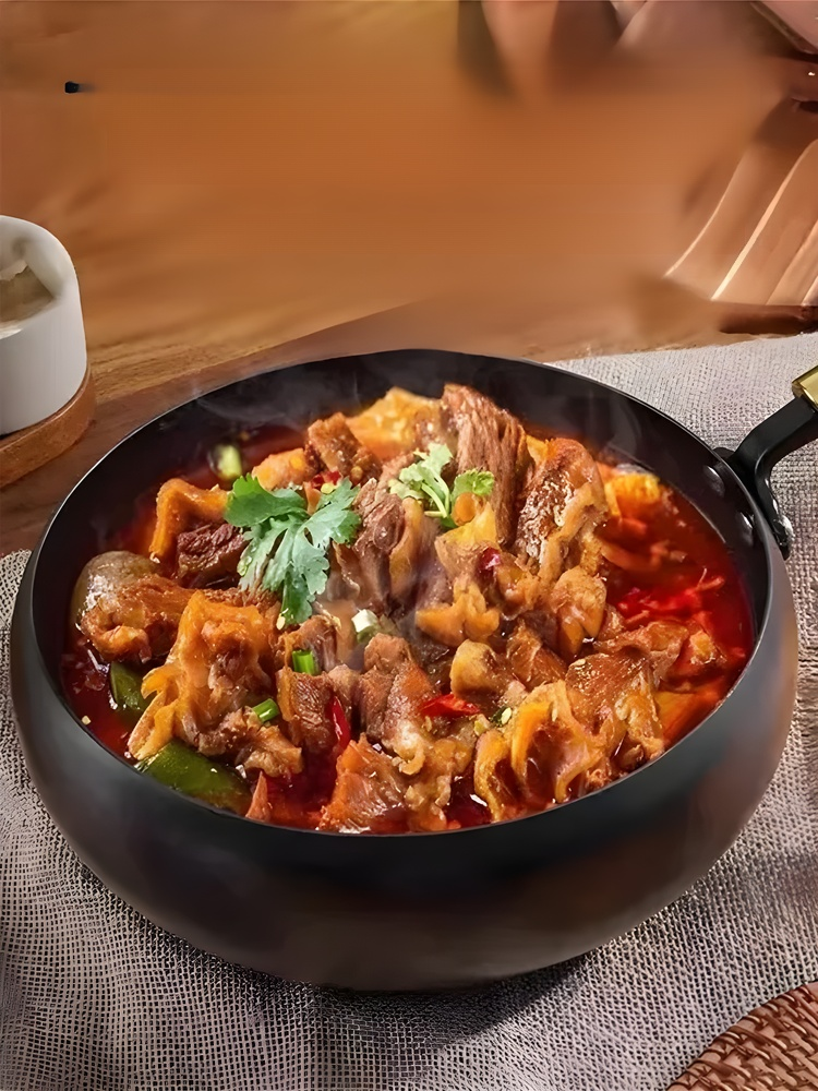 Cacerola de hierro fundido con textura martillada