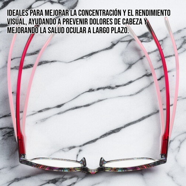 Mujer usando gafas de lectura para PC con filtro de luz azul