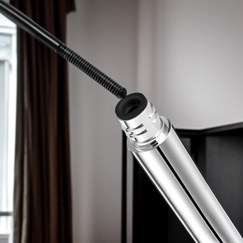 작은 은색 튜브형 롱래스팅 및 컬링 마스카라