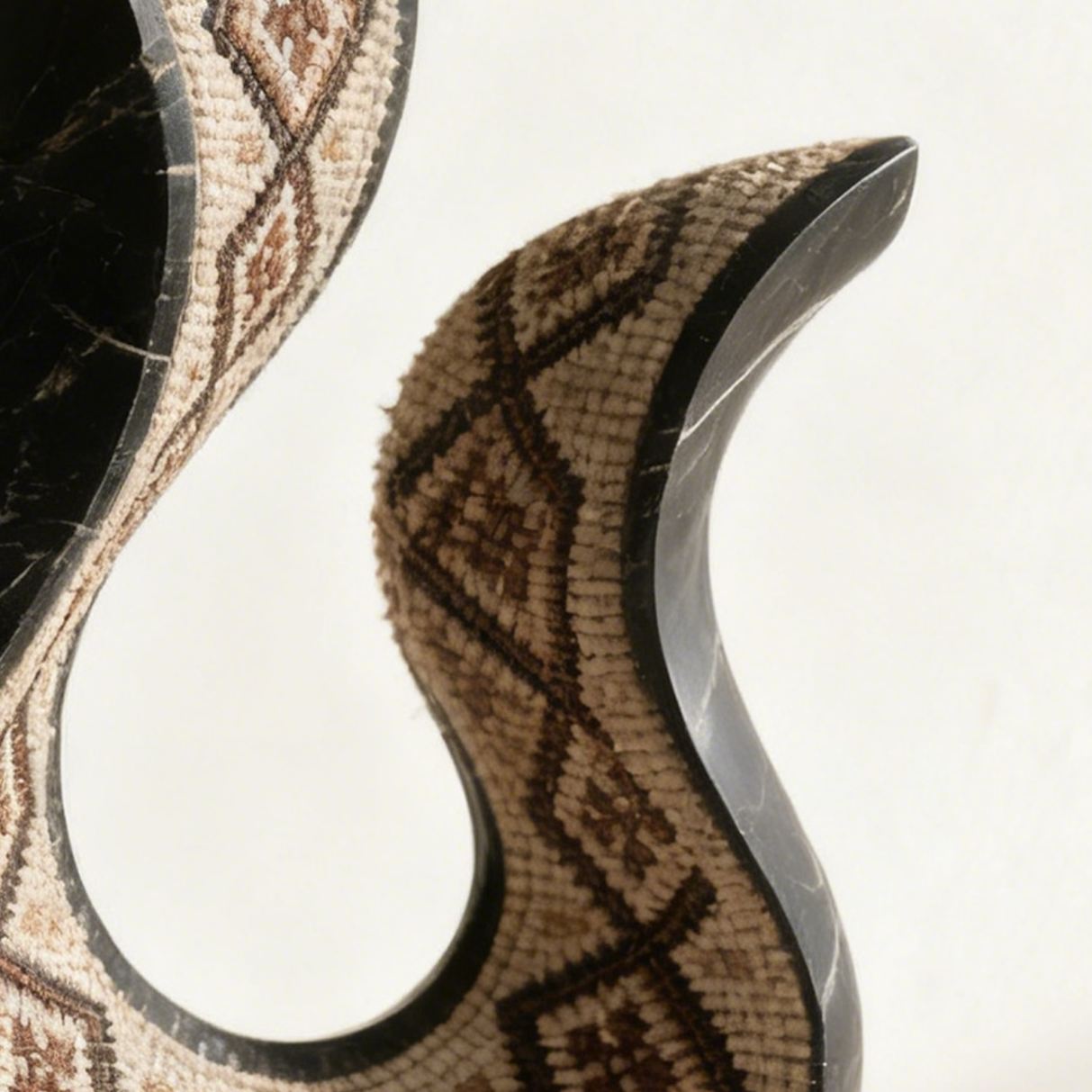 Design modern cu forme geometrice pentru decor interior