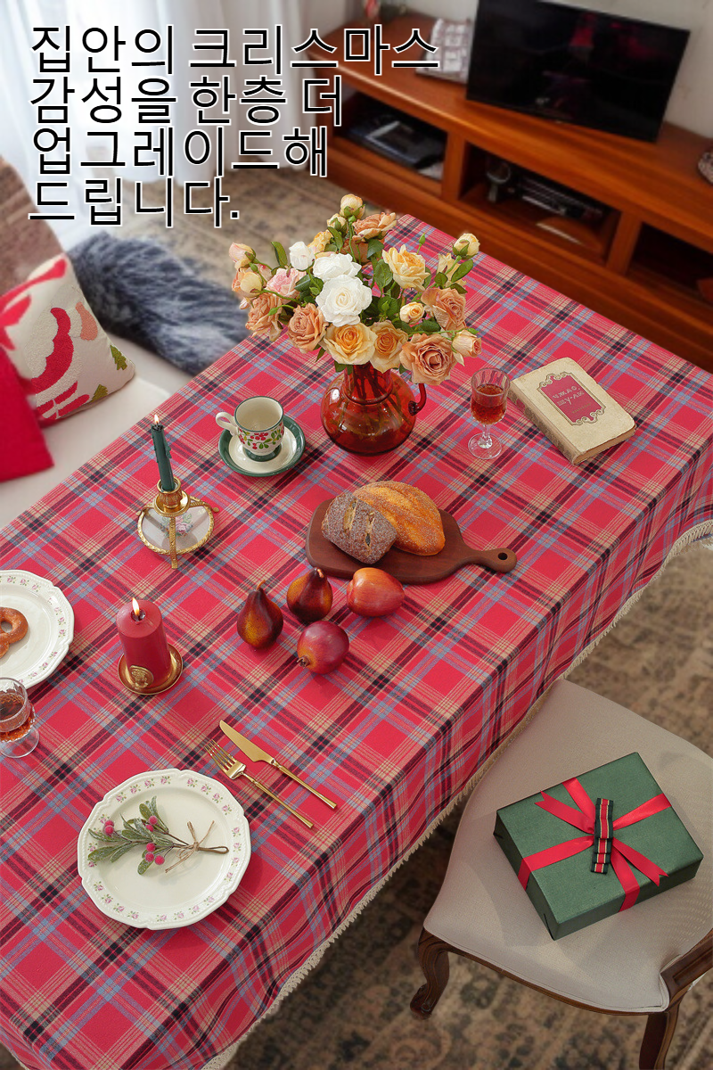 수술 디자인이 돋보이는 크리스마스 테이블보