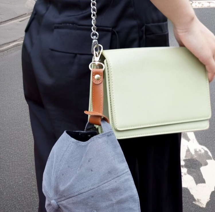 Einfach zu bedienender Hutaufbewahrungsclip