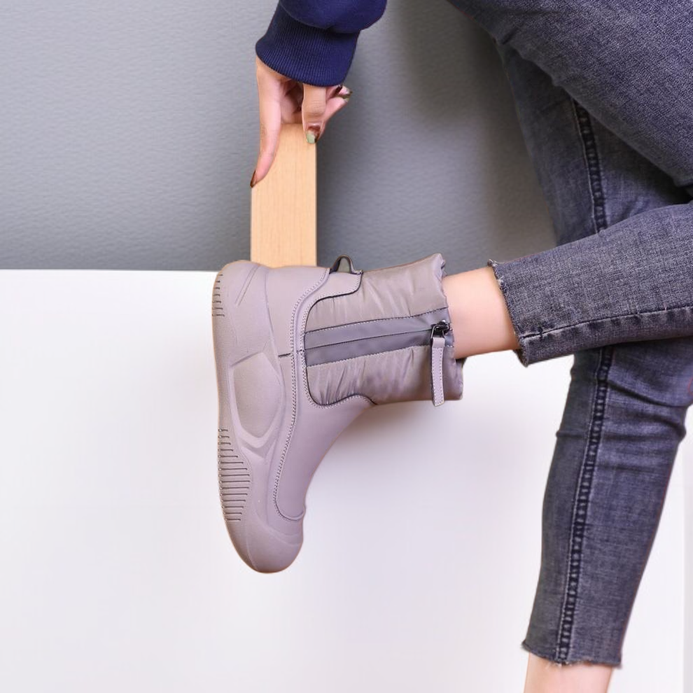 スタイリッシュな美脚効果スノーブーツ