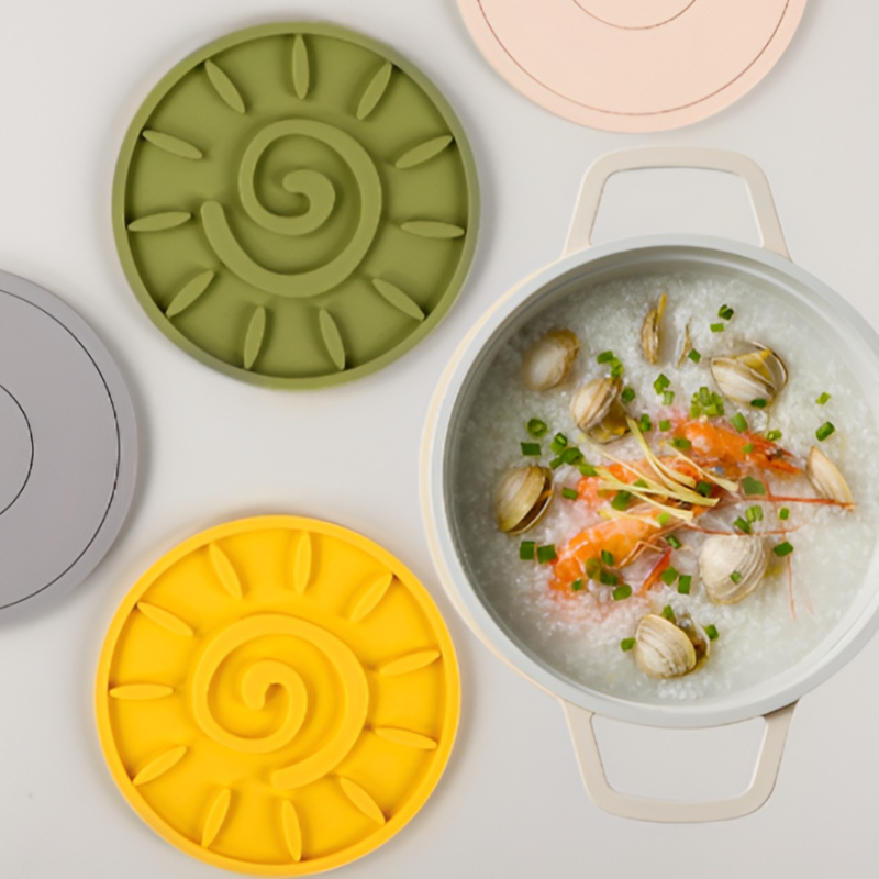 Silicone thermal insulation mat and dining mat