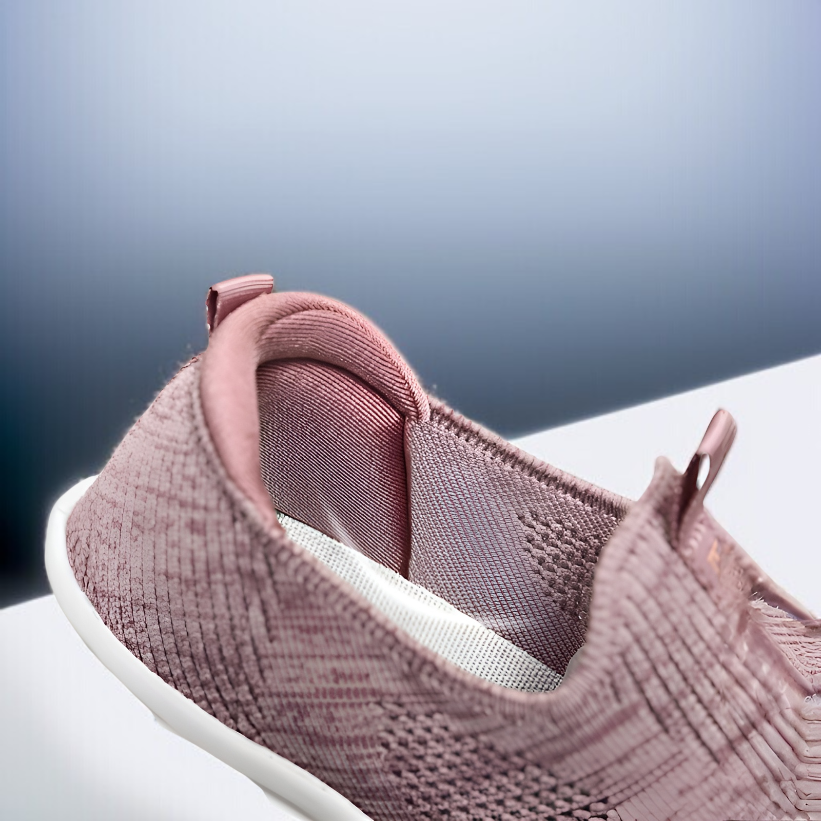 最新デザインのレディーススニーカー