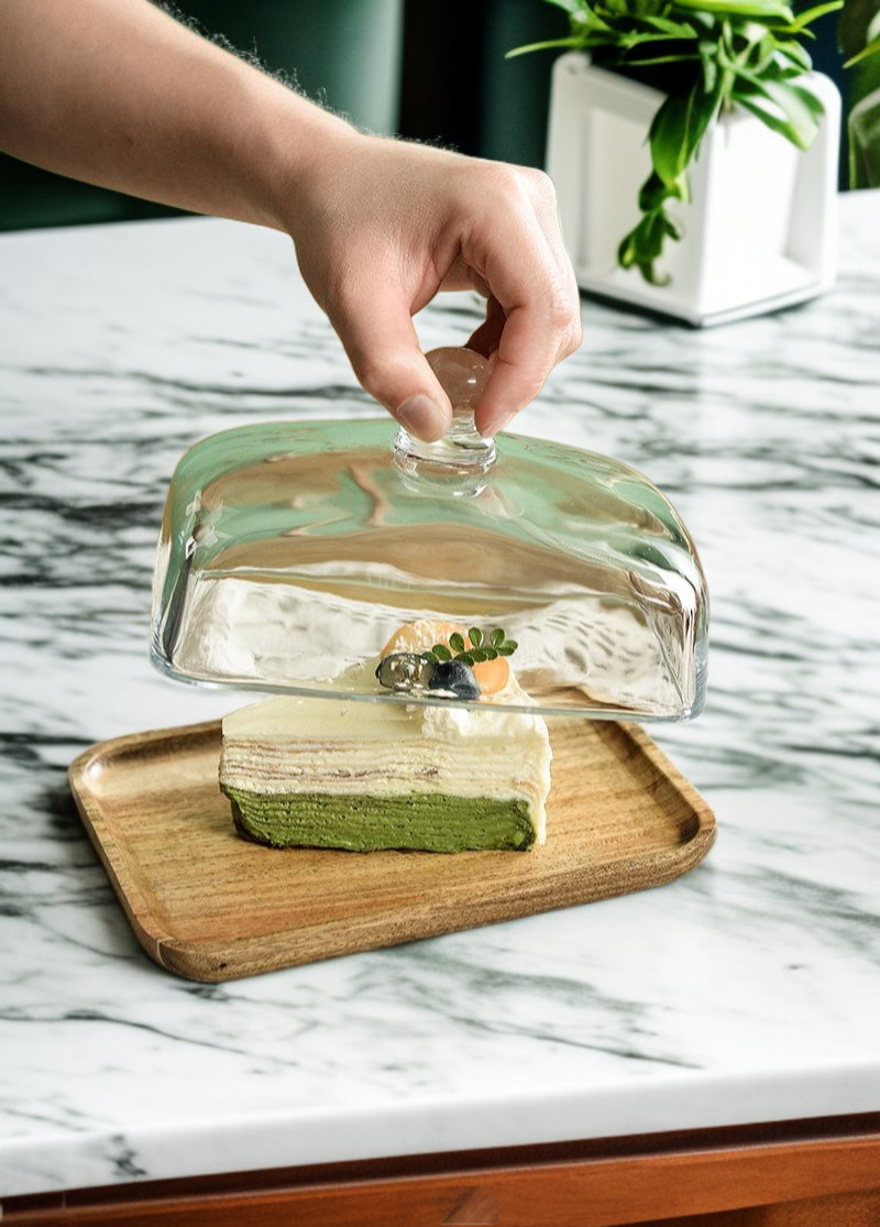 홈카페에 어울리는 유리 덮개 다과판 연출