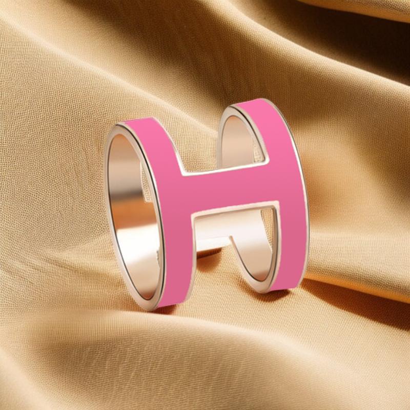 シンプルでユニークなブローチ