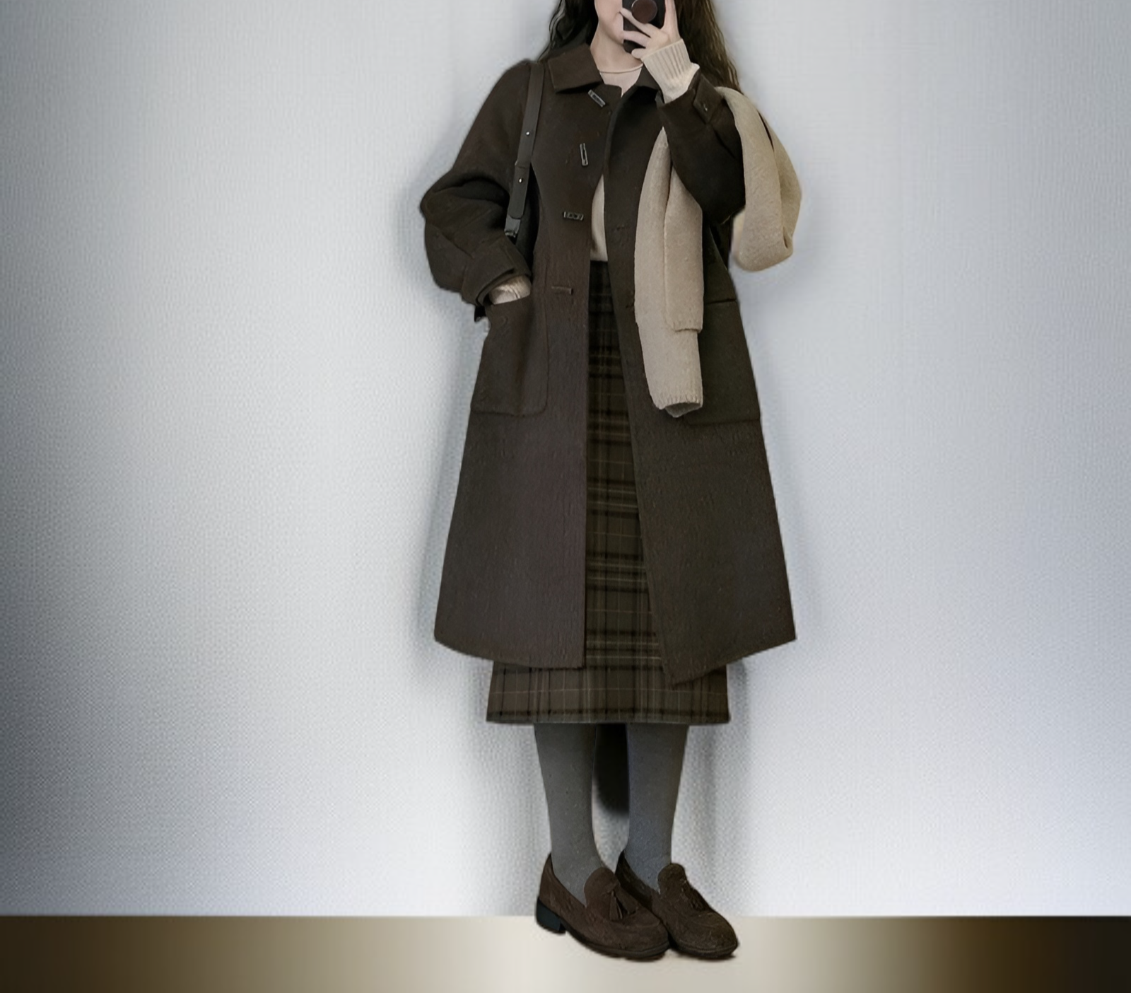 季節外れの茶色のダッフルコート
