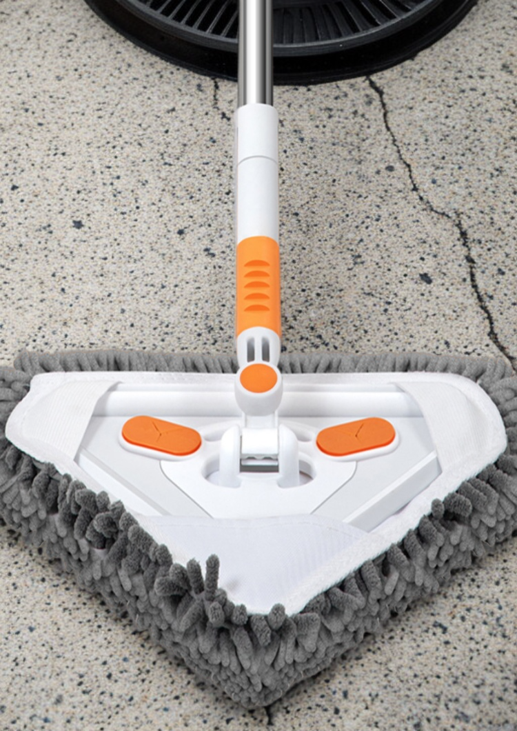 욕실 바닥을 깨끗하게 청소하는 플렉시블 밀대