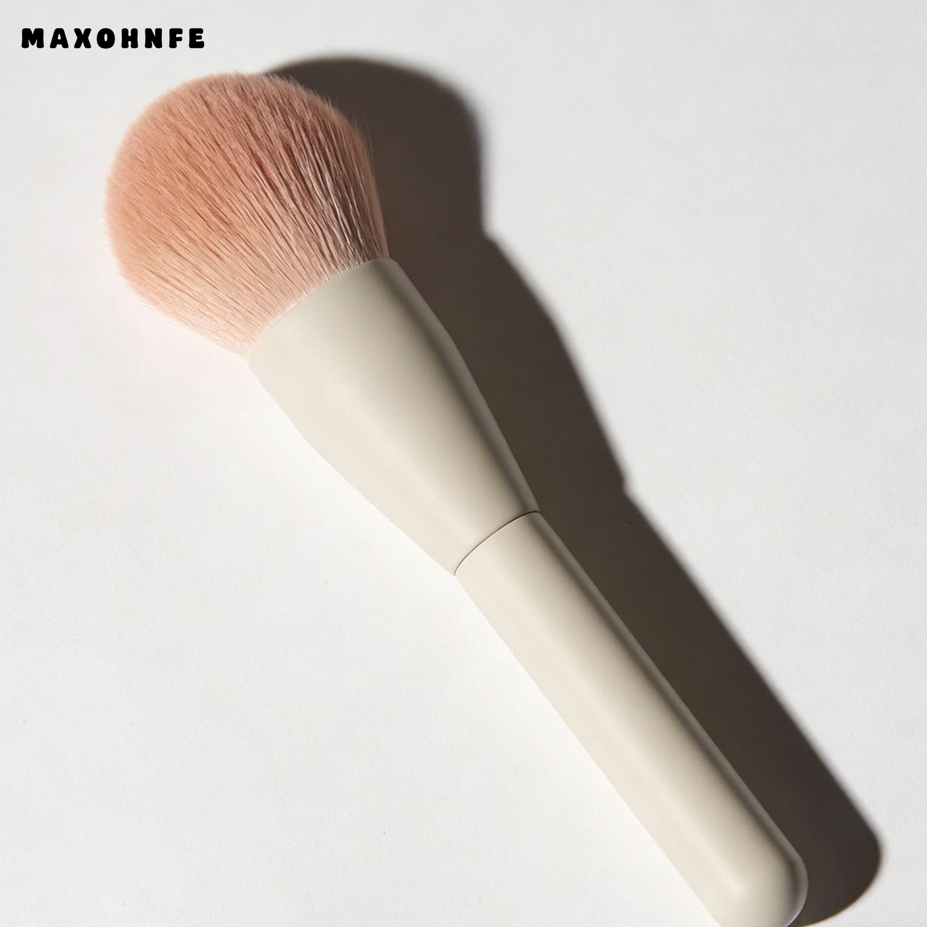 パウダーブラシ (10) 柔らかい毛先のクローズアップ