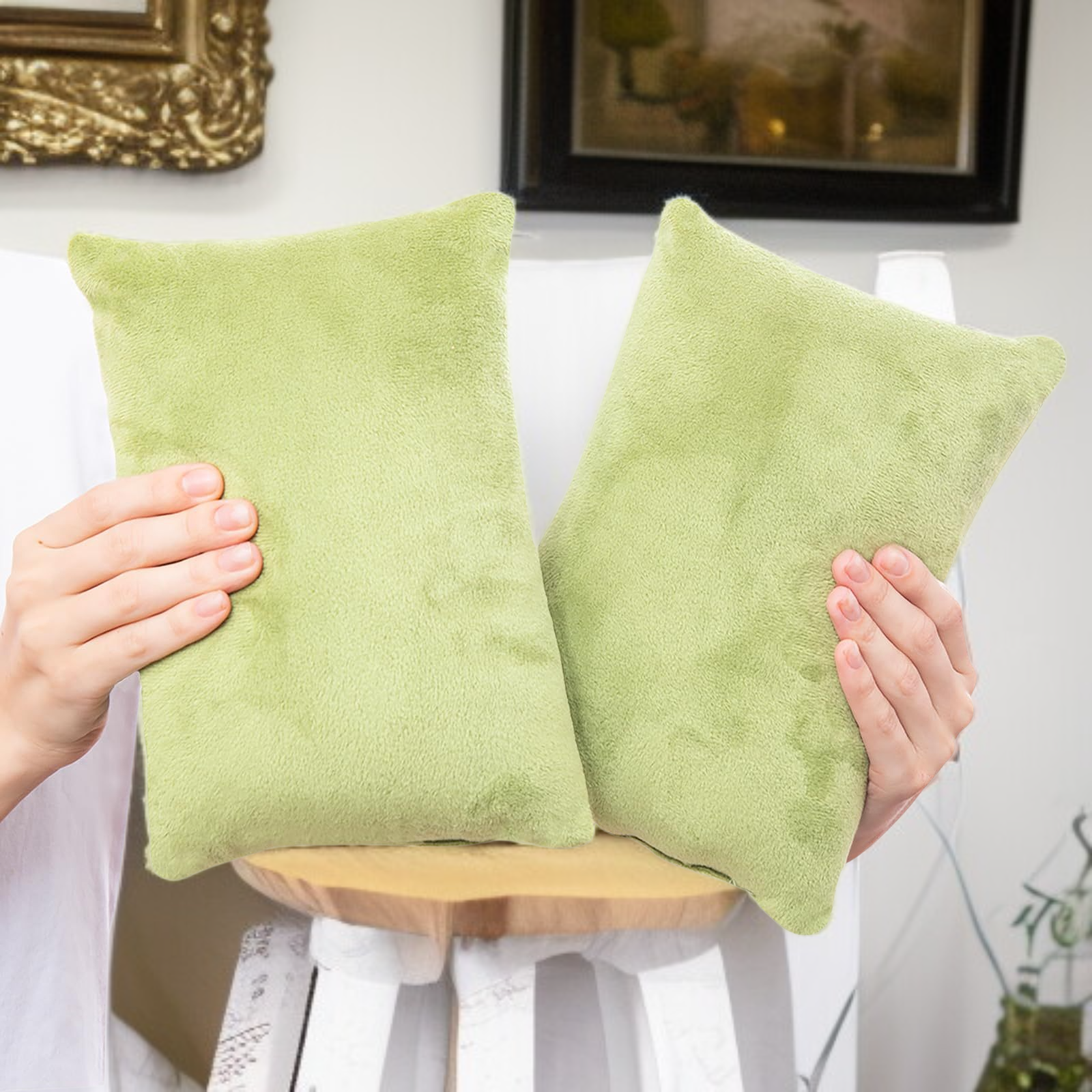 可折疊迷你絨布枕頭收納示意