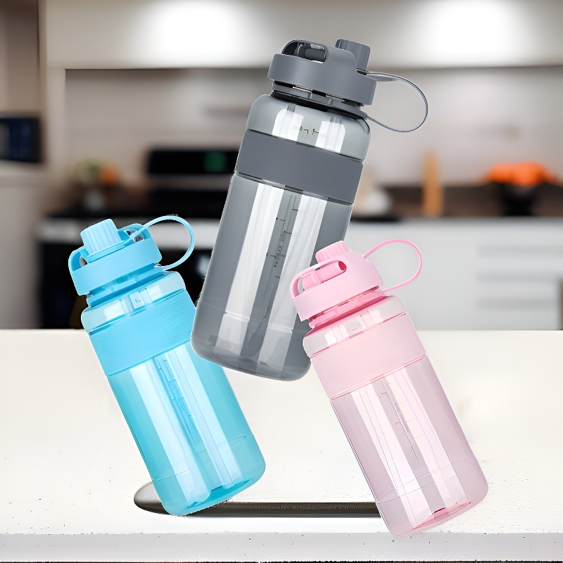 Botella de agua de plástico portátil de gran capacidad con pajita.