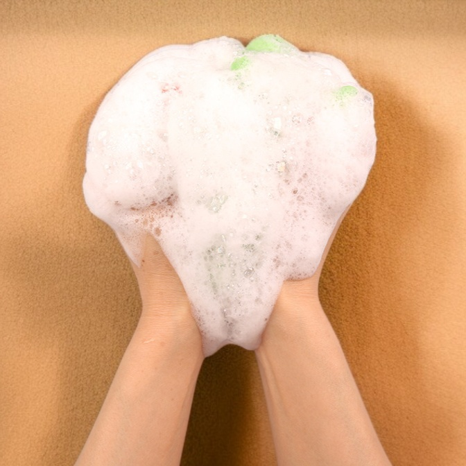 Five-pointed star bath sponge is soft and does not scatter.