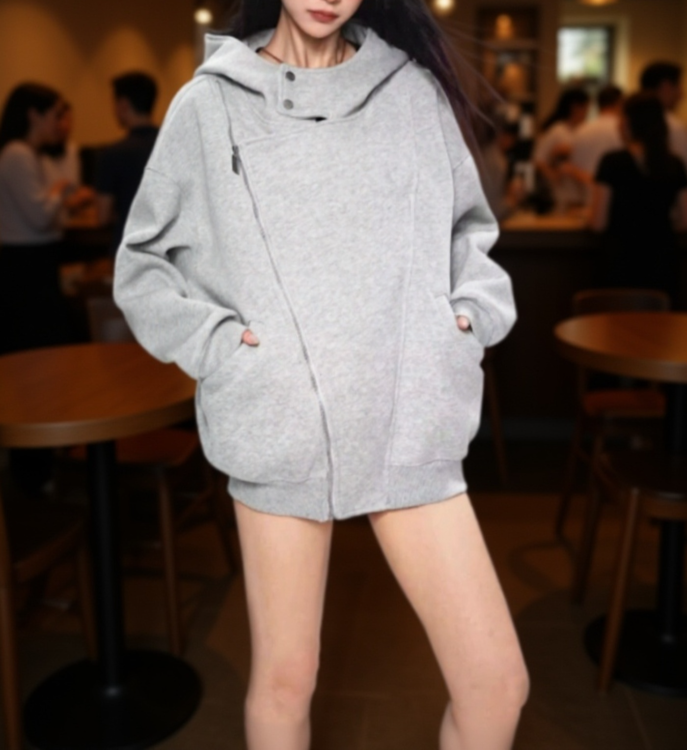 ダブルファスナーのディテールが見える女性用パーカーのアップ画像
