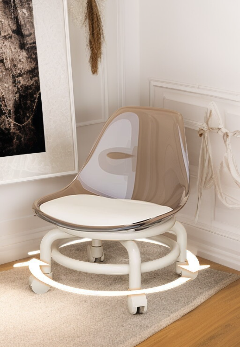 Taburete de acrílico en barra de bar elegante