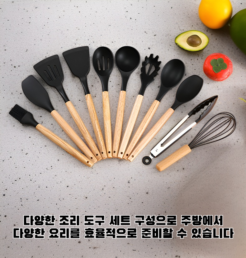 실리콘 조리도구로 요리하는 모습