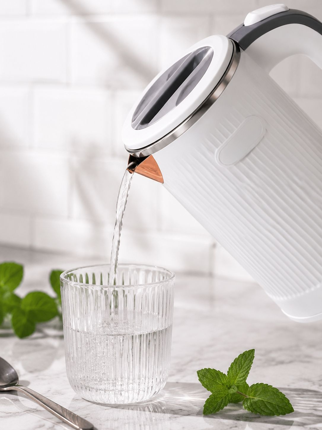 Compacte geïsoleerde waterkoker voor dagelijks gebruik