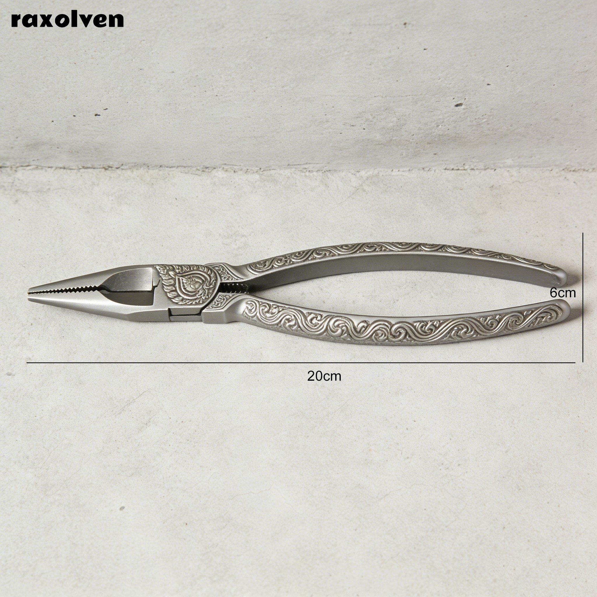 คีมปากแหลมแบบยาวเหมาะสำหรับงานซ่อมแซม