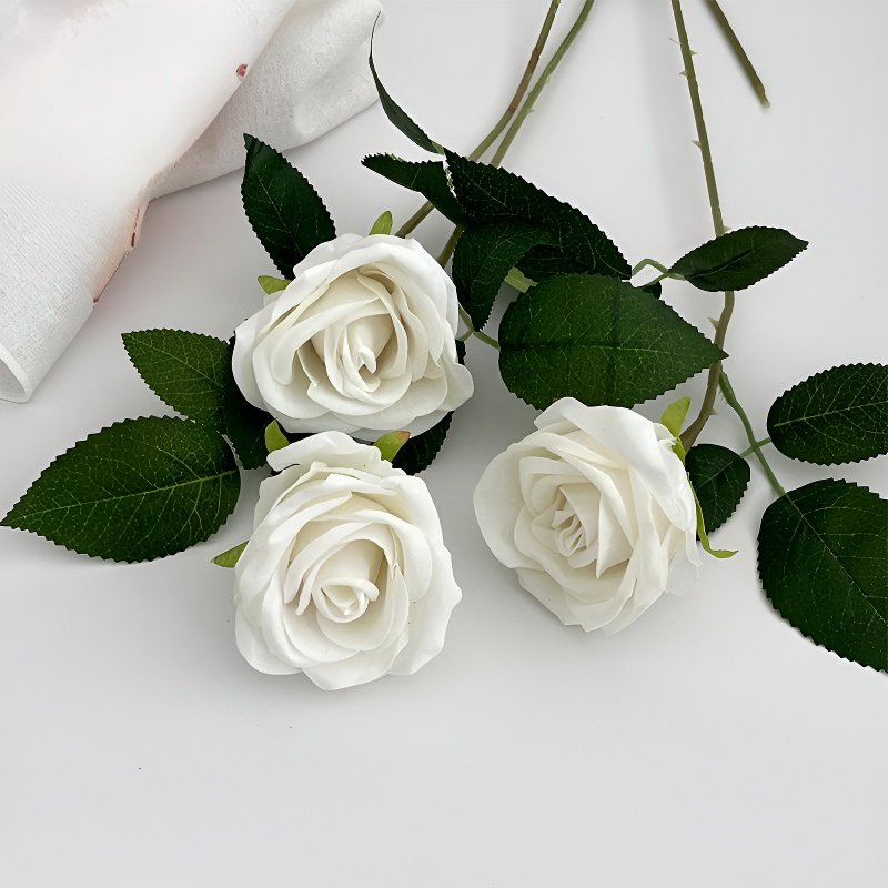 Hochzeitsdekorationen zum Valentinstag, Blumengestecke im Hotel