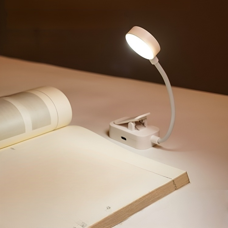 目を保護する読書用クリップランプ