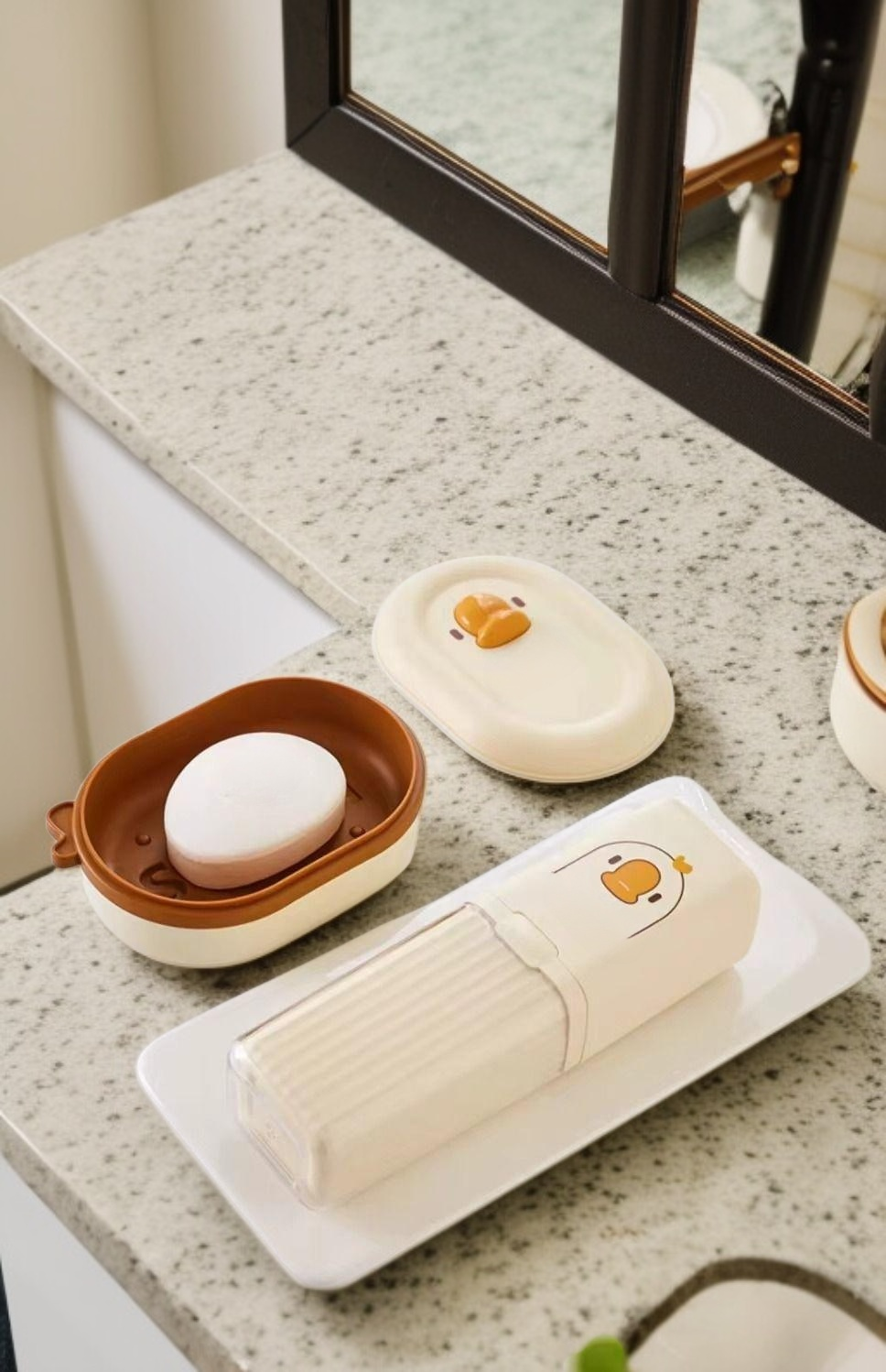 帶蓋設計肥皂盒防止灰塵