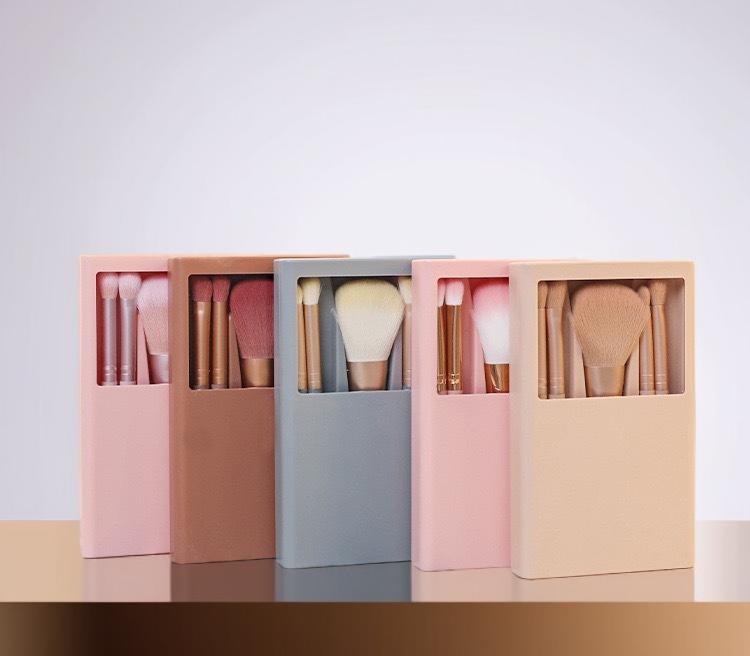 여행 중 외모 관리에 좋은 거울 세트